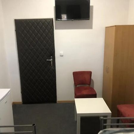 Hostel Leszno Ul.Uslugowa מראה חיצוני תמונה