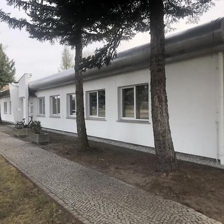 Hostel Leszno Ul.Uslugowa מראה חיצוני תמונה
